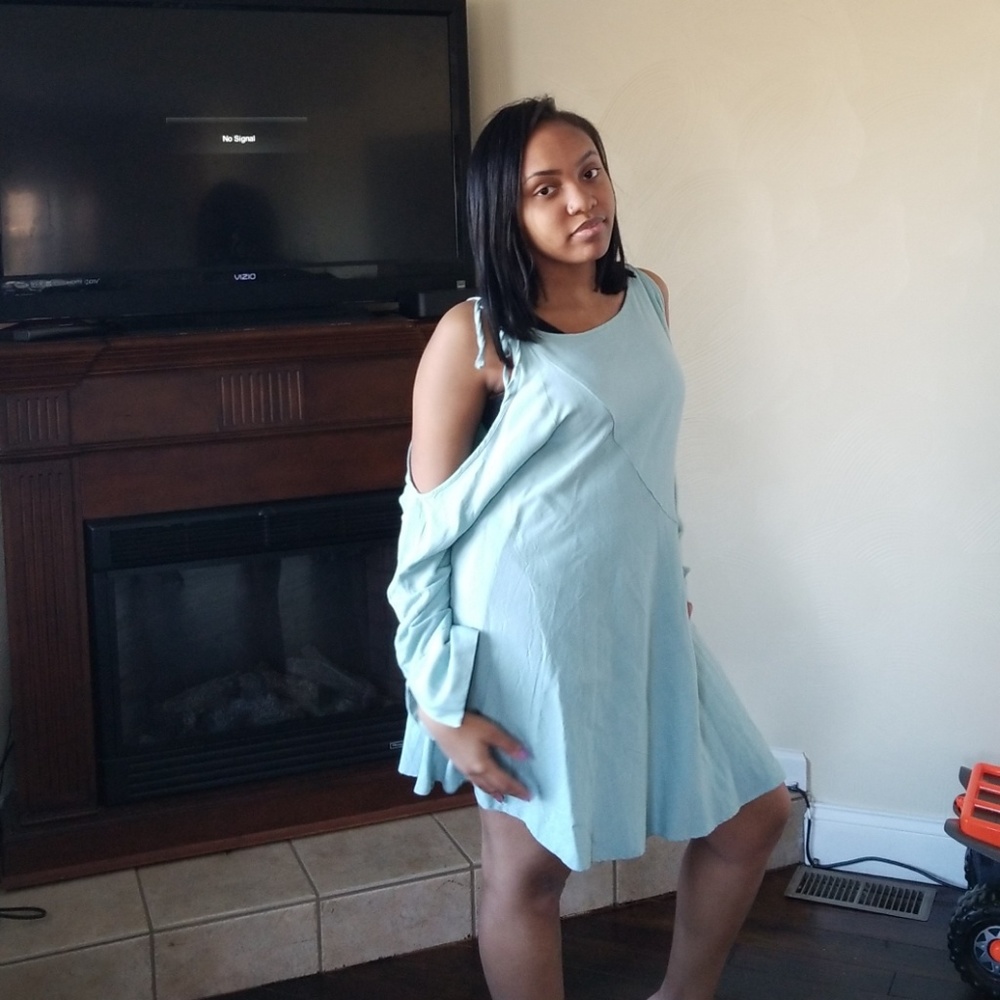 Dress - Picture 3 of 4
